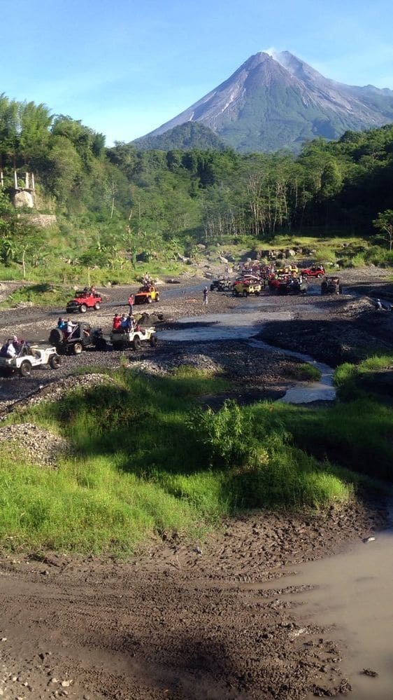 Wisata Lava Tour Merapi Yogyakarta: Menguak Keajaiban Pasca Erupsi Paling Dahsyat! Panduan Lengkap Anda