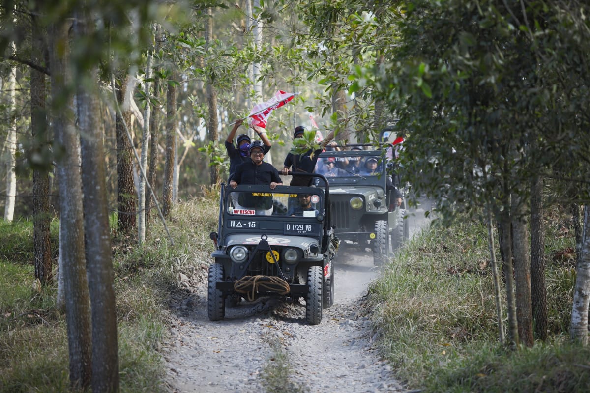 Jeep 4x4 Lava Tour Merapi untuk paket Short Trip