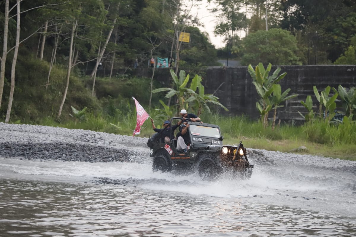 Jeep 4x4 Lava Tour Merapi untuk paket Long Trip