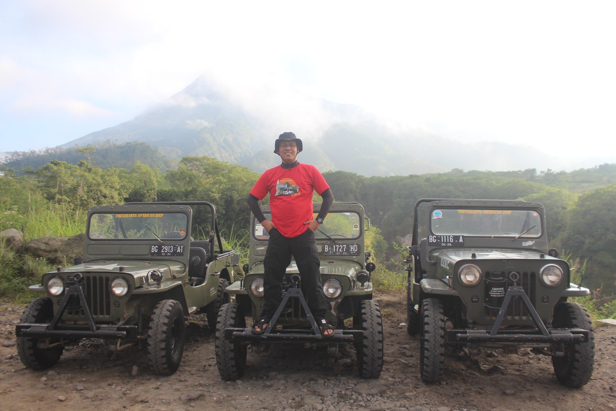 Jeep 4x4 Lava Tour Merapi untuk paket Sunrise Trip
